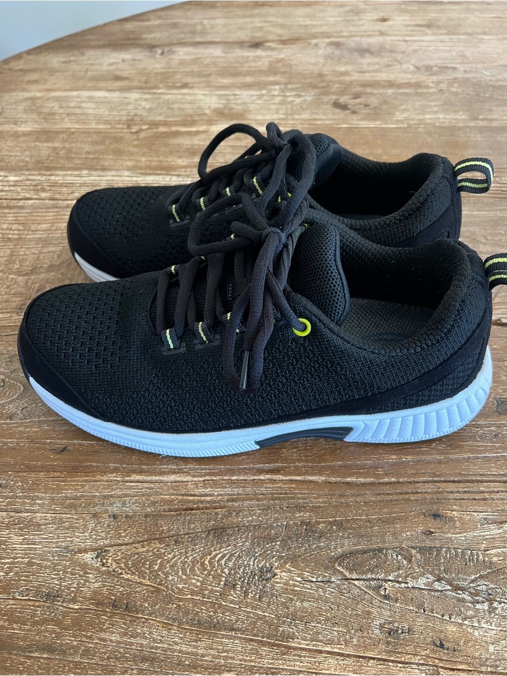 Womon’s Ortho Feet Black Athletic Sneakers with White Sole 8-1/2M
